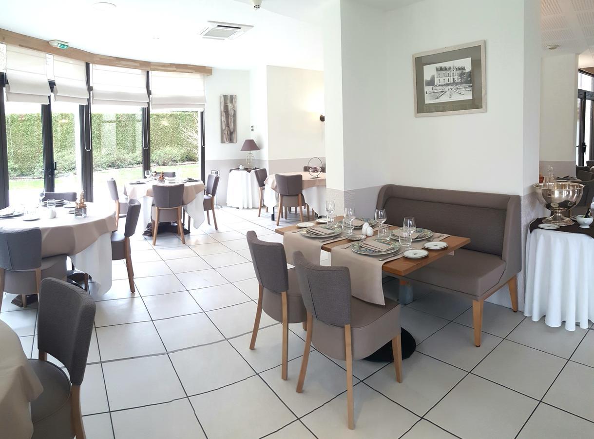 Logis Hotel Restaurant L'Oree Des Bois La Breille-les-Pins Екстер'єр фото