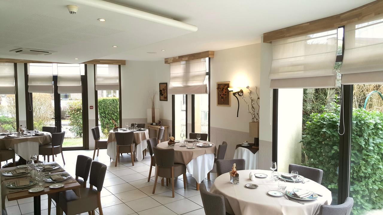 Logis Hotel Restaurant L'Oree Des Bois La Breille-les-Pins Екстер'єр фото
