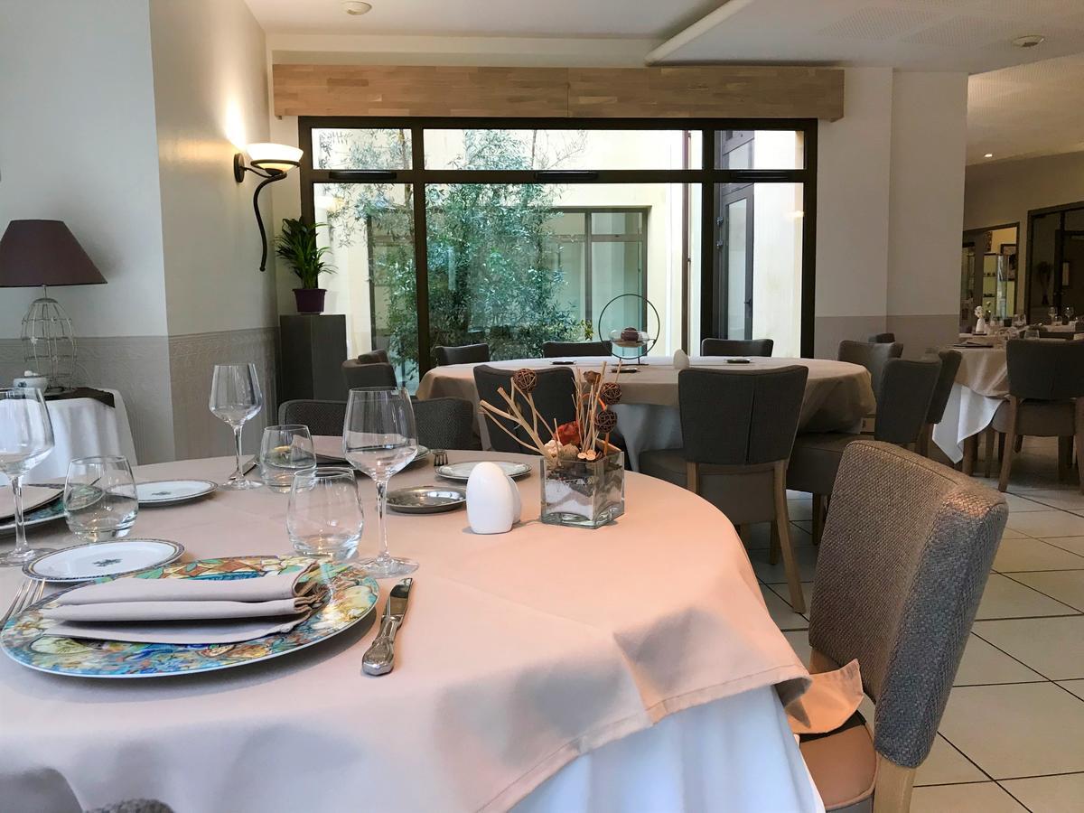 Logis Hotel Restaurant L'Oree Des Bois La Breille-les-Pins Екстер'єр фото