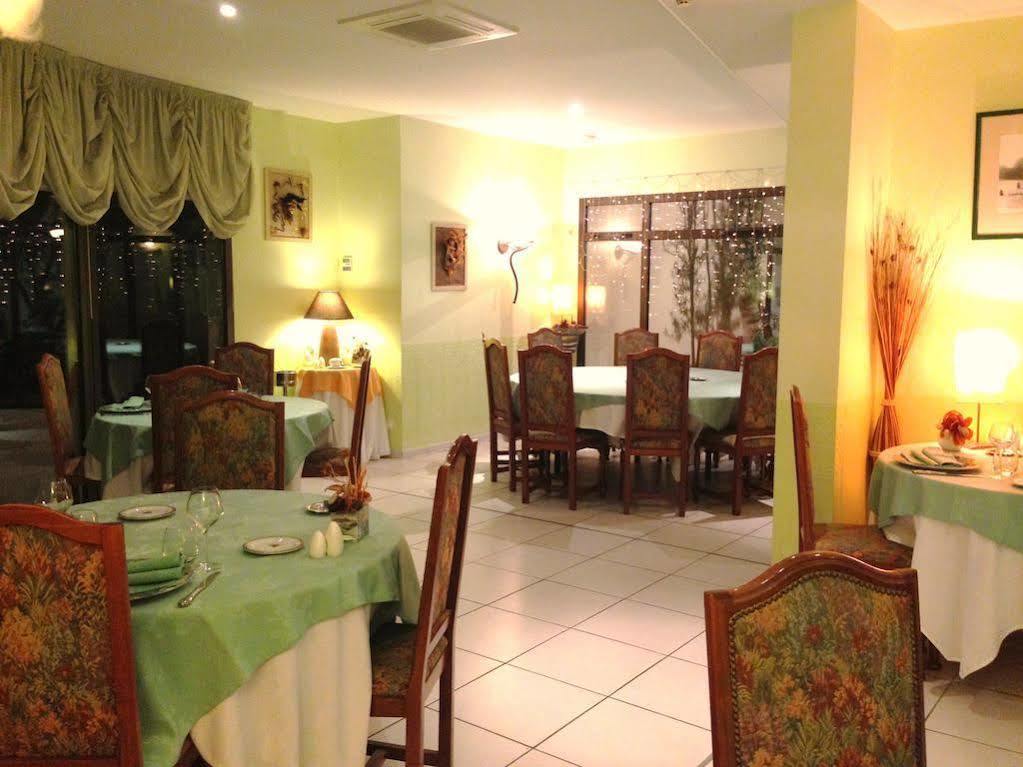 Logis Hotel Restaurant L'Oree Des Bois La Breille-les-Pins Екстер'єр фото