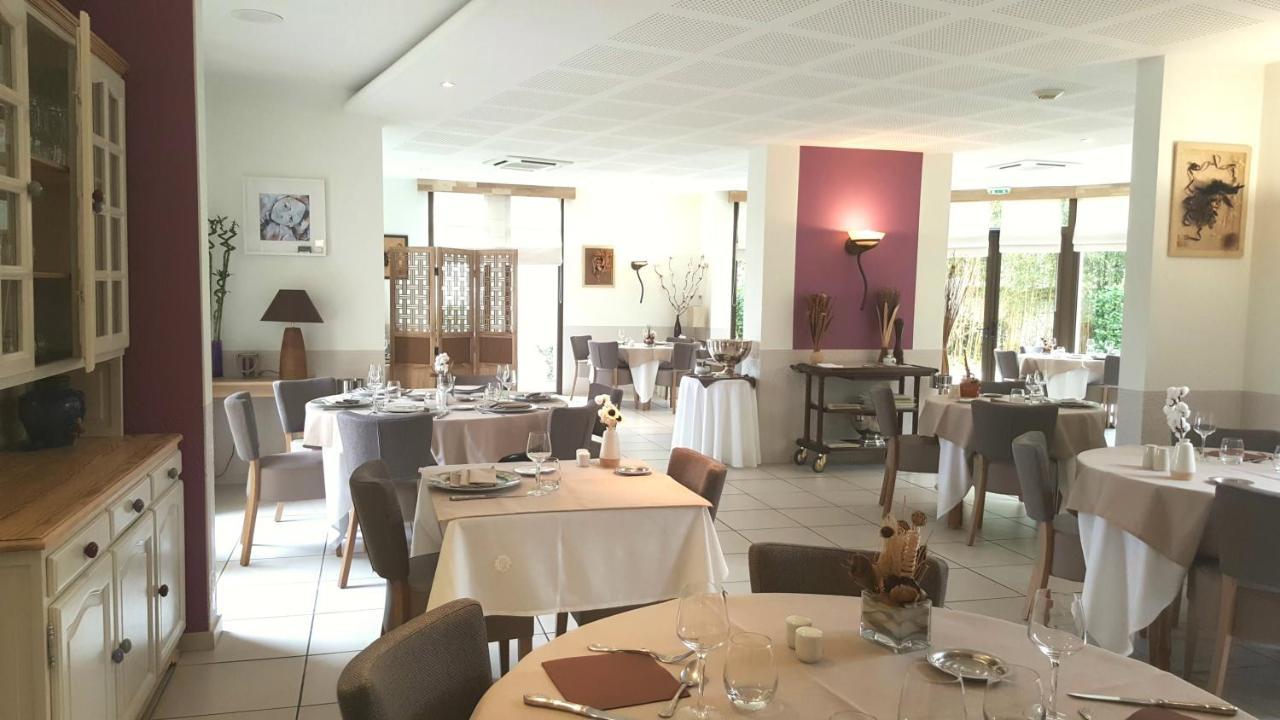 Logis Hotel Restaurant L'Oree Des Bois La Breille-les-Pins Екстер'єр фото