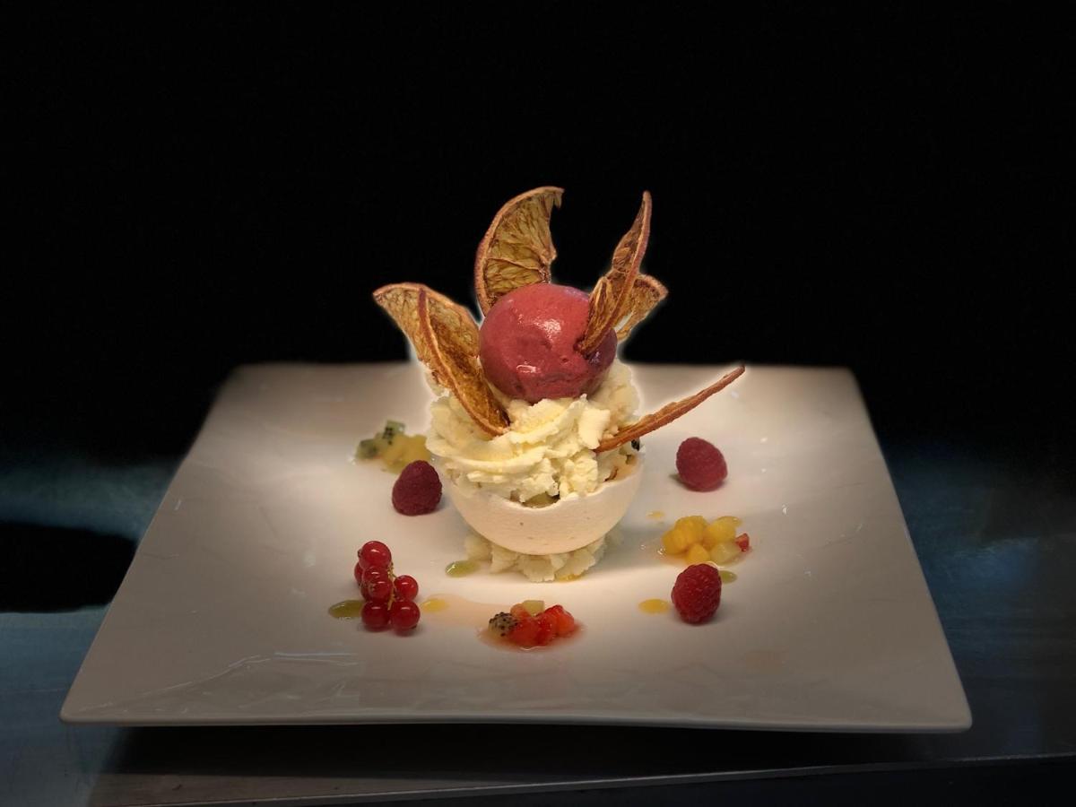 Logis Hotel Restaurant L'Oree Des Bois La Breille-les-Pins Екстер'єр фото