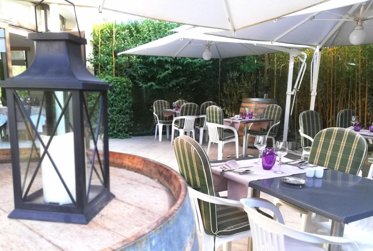 Logis Hotel Restaurant L'Oree Des Bois La Breille-les-Pins Екстер'єр фото